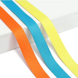 Interlaced yarn woven ribbon